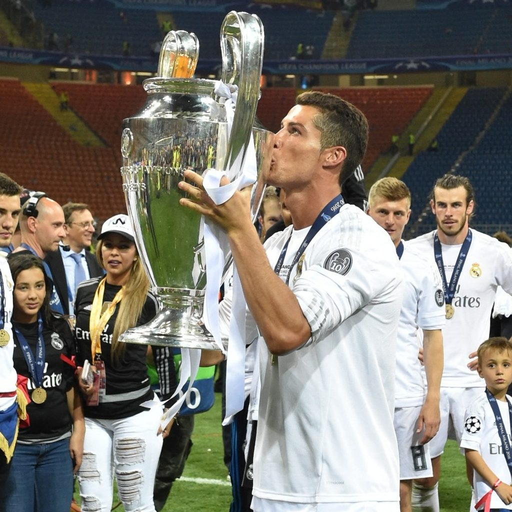 559 Cristiano Ronaldo Champions League Trophy Photos & High Res