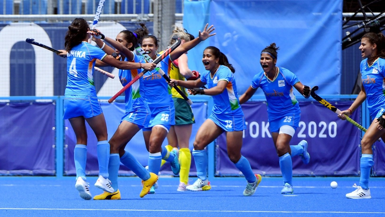 Olympics-Hockey-India, Argentina women reach semis, Australia, Germany out