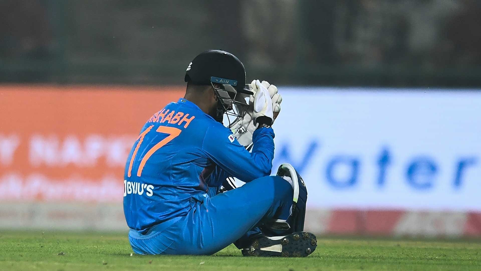 Twitter brutally trolls Rishabh Pant for wicket-keeping error